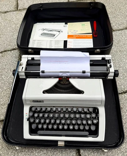 Schreibmaschine Erika E 127 Reiseschreibmaschine DDR 1984 Funktionstüchtig TOP