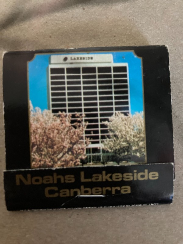 Vintage Match Book Noahs Lakeside Hotel Canberra