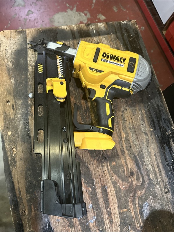 DeWalt DCN21PL 21° Cordless 20V Framing Nailer FOR PARTS OR REPAIR