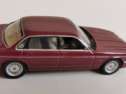 1/43 AutoArt Auto Art Jaguar XJR XJ8 XJ 8 In Maroon / Used / Unboxed - Picture 8 of 15