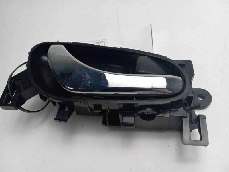 Manija de puerta interior delantera derecha Nissan Sentra 2016-2019 Foto 2 de 4