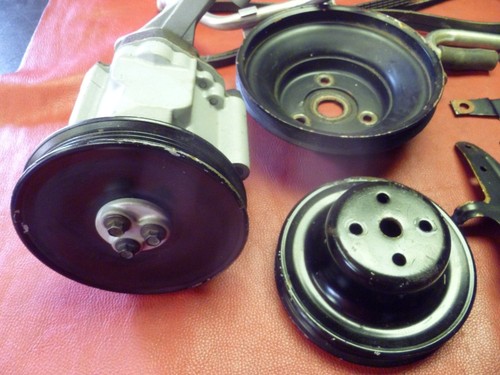 VINTAGE LOT GM 1987-95 CORVETTE 305-350 SMOG PUMP-DIVERTER-PULLEYS-BRACKETS ETC. - Picture 2 of 9