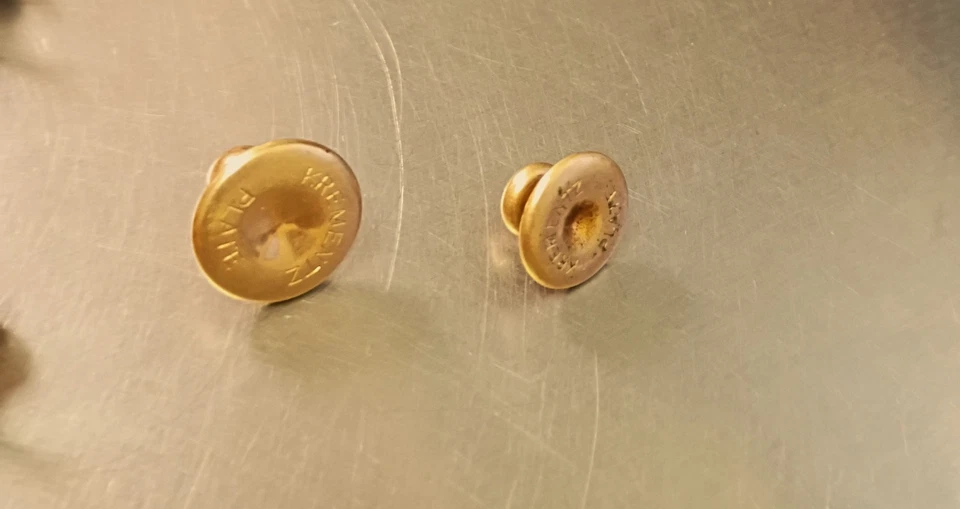 Lote de 13 tachuelas para camisa: plástico negro, metal tono plata, tono dorado - 2 Krementz Foto 3 de 3