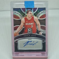 2023-24 Panini Spectra #RS-NJV Nikola Jovic Radiant Signatures #/99 Numbered NBA