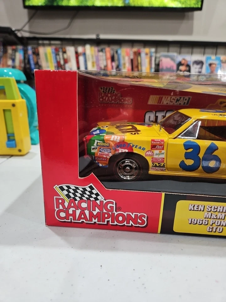 1966 Pontiac GTO Ken Schrader M&M varas de estoque Racing Champions 1/999 novo em escala 1/18 - Imagem 2 de 4