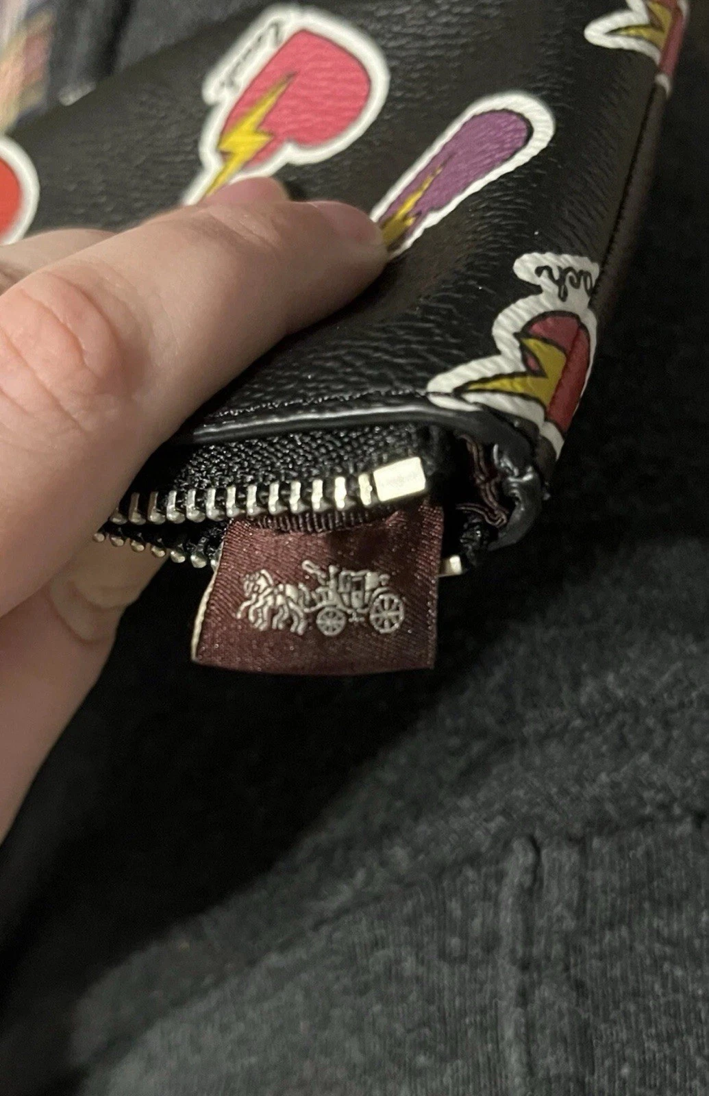 COACH Braccialetto Cerniera Angolare Cuore Stampa Fulmine CW857 Argento Nero Multi