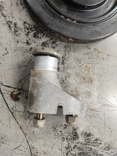 Polaris Edge 2004 Pro X2 800 IDLER WHEEL AND BRACKET 03 04 05 06 07 RW3352 - Picture 2 of 4