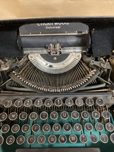 Vintage Underwood Universal typewriter working condition, Needs TLC, Rust & Dust - Picture 3 of 6