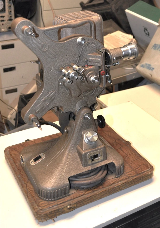 KEYSTONE MODEL K-161 BELMONT MOVIE PROJECTOR 16MM VINTAGE NEEDS MOTOR REPAIR  - Image 3 of 4