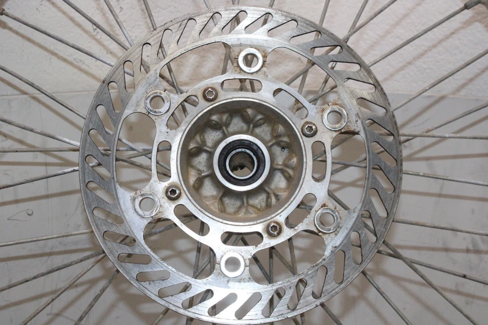 Llanta delantera con neumático 88-92 KAWASAKI KX250 OEM Foto 2 de 4