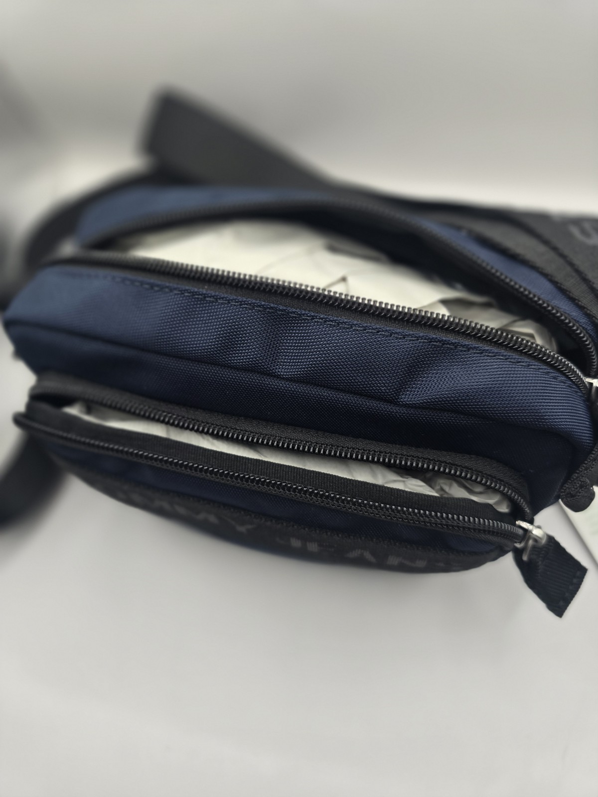 Tommy Jeans essential cross body bag in blue, Unisex BNWT image 5