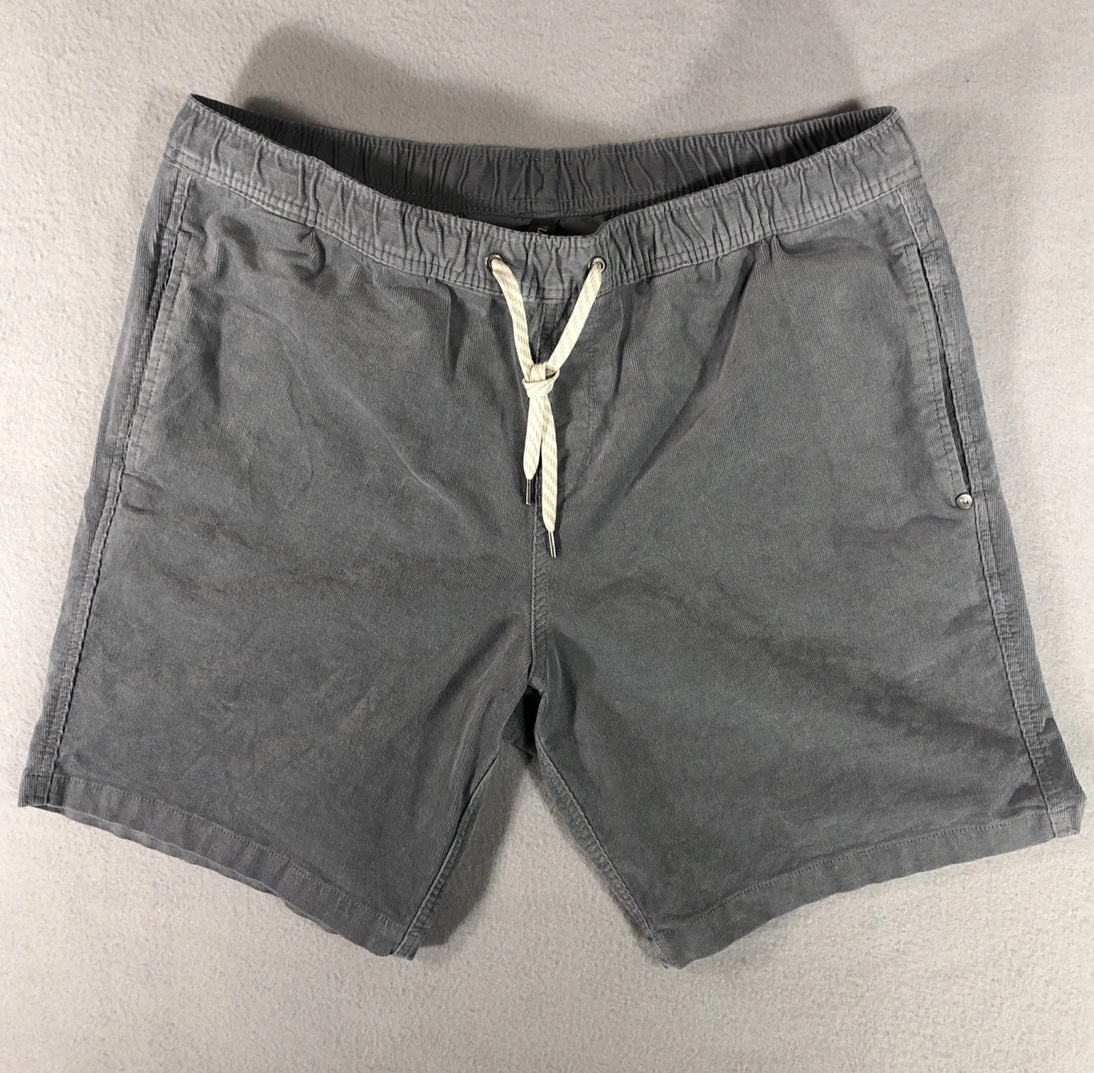 Vuori Optimist Shorts Men's XXL Charcoal Gray Corduroy Stretch Drawstring EUC