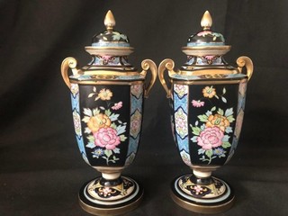 GOOD PAIR OF ANTIQUE JAPANESE NORITAKE PORCELAIN TWO HANDLED LIDDED URN VASES