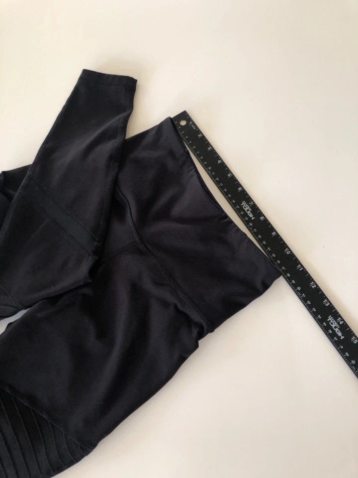 Old Navy Active Elevate Leggings Women's Black Go-Dry Waist 22" Mid Rise 26"inse - Image 3 of 4