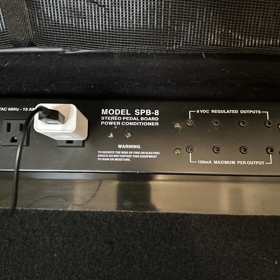 Pedalera eléctrica Furman modelo SPB-8 con estuche de transporte probado Foto 4 de 4