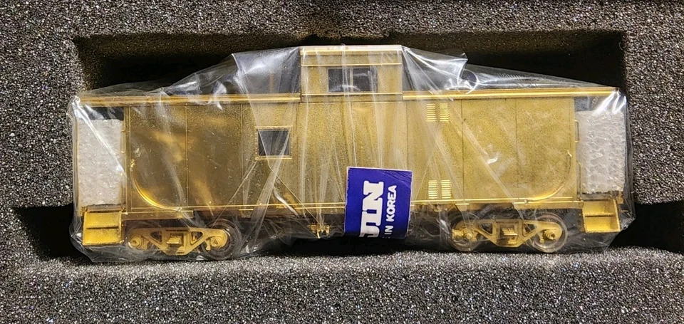 Overland Models HO Scale N&W Intl. Steel Caboose C 32P Class - Image 2 of 4