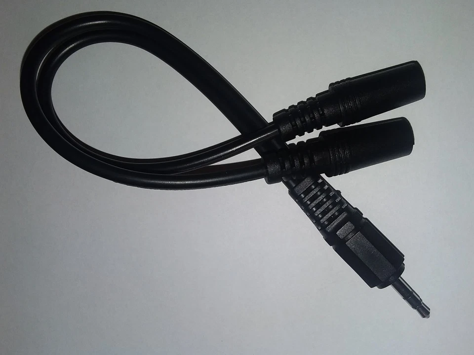 Lot 10 of 3.5mm Y cable male to 2 female stereo 9" audio Y  headset cable LOT 10 - Image 2 of 4