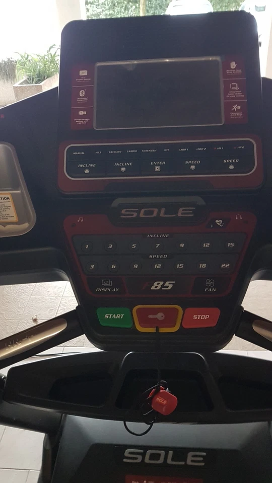 Tapis roulant Sole F85 del 04/20 come nuovo hp 4/7,5 vel.22 km pend.15% - Immagine 2 di 4