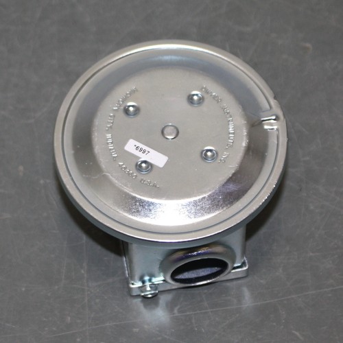 PARTIAL - Dwyer Differential Pressure Switch 1910-0, Adjustable, SPDT, 1/8" FNPT - Picture 2 of 6