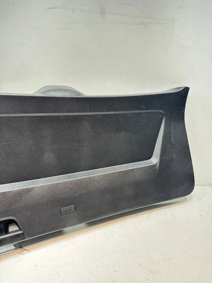 2018–2023 ОРИГИНАЛЬНАЯ ПАНЕЛЬ ОТДЕЛКИ ЗАДНЕЙ ДВЕРИ ПОДЪЕМНИКА VOLKSWAGEN ATLAS - Изображение 4 из 4