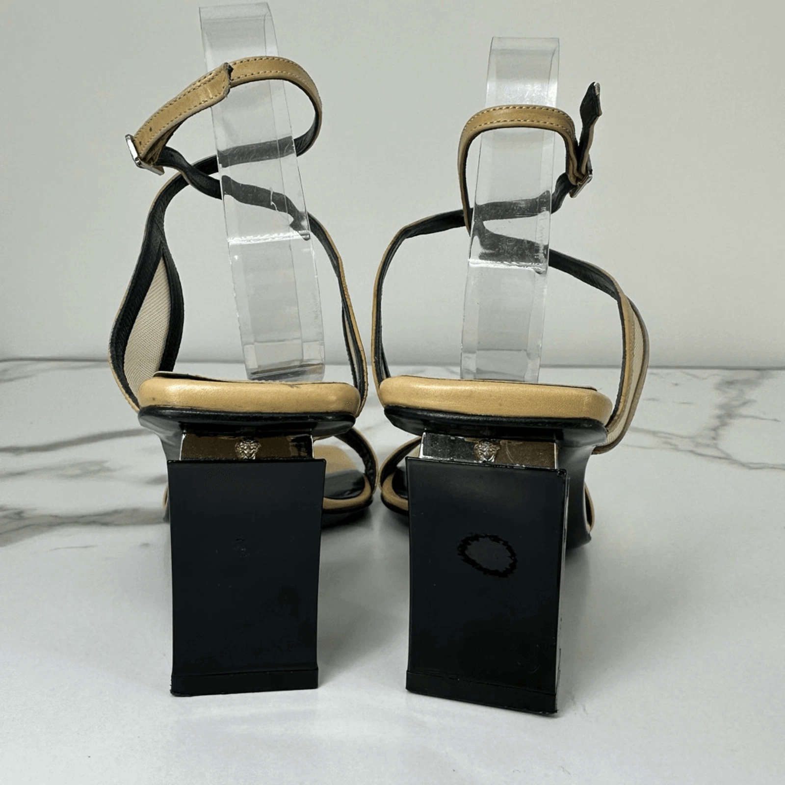 Vintage anni 90 GIANNI VERSACE medaglione tacco punta quadrata pelle marrone taglia 38 5