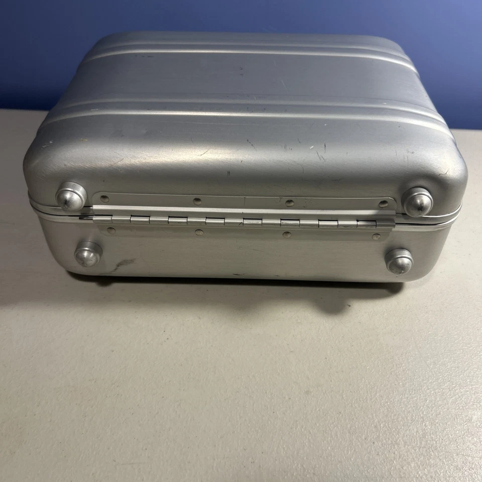 Estuche Halliburton Baby Zero 12x9x5" con Bloqueo de Llave Cámara Pistola Compatible Centurión Foto 3 de 4