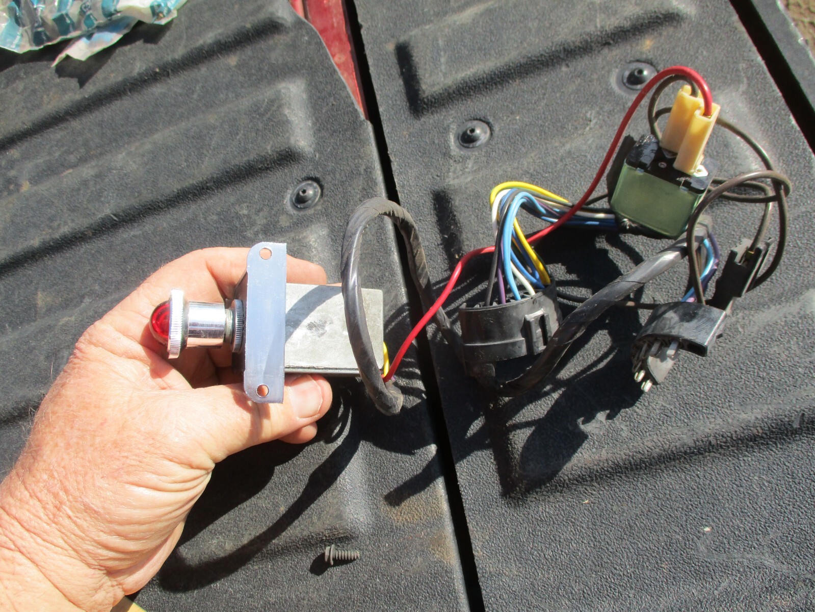 NOS GM 196466 OLDSMOBILE HAZARD DASH SWITCH ACCESSORY KIT SIGNAL STAT