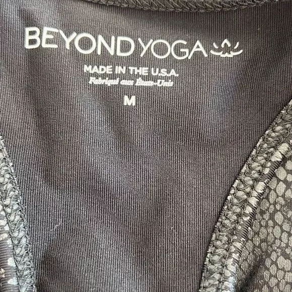 beyond-yoga cropped snake print racerback stretch tank-top