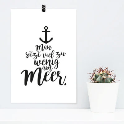 JUNIWORDS Poster "Man sitzt viel zu wenig am Meer" Geschenk DIN A4 A3 A2 A1 - Bild 1 von 3