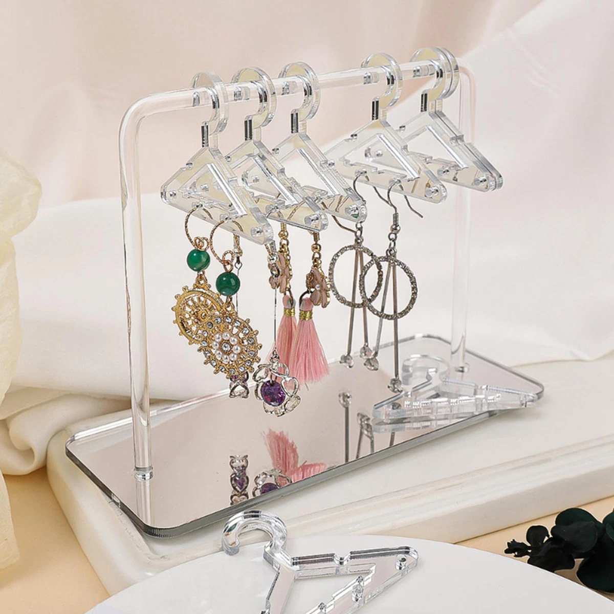 Acrylic earring display online stand