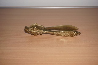 Älterer Messing Nussknacker Zange Relief verziert