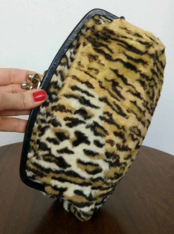 Bolso sin asas vintage francés años 60 imitación estampado leopardo forro marrón satinado Foto 3 de 4