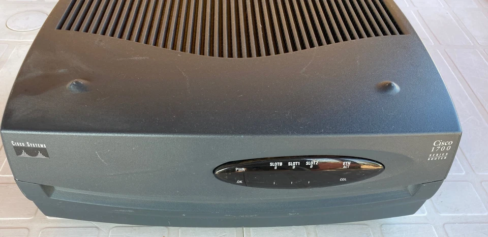 CISCO 1751 + WIC 2T+ VIC 2FXS + WIC 1ADSL - Immagine 2 di 2