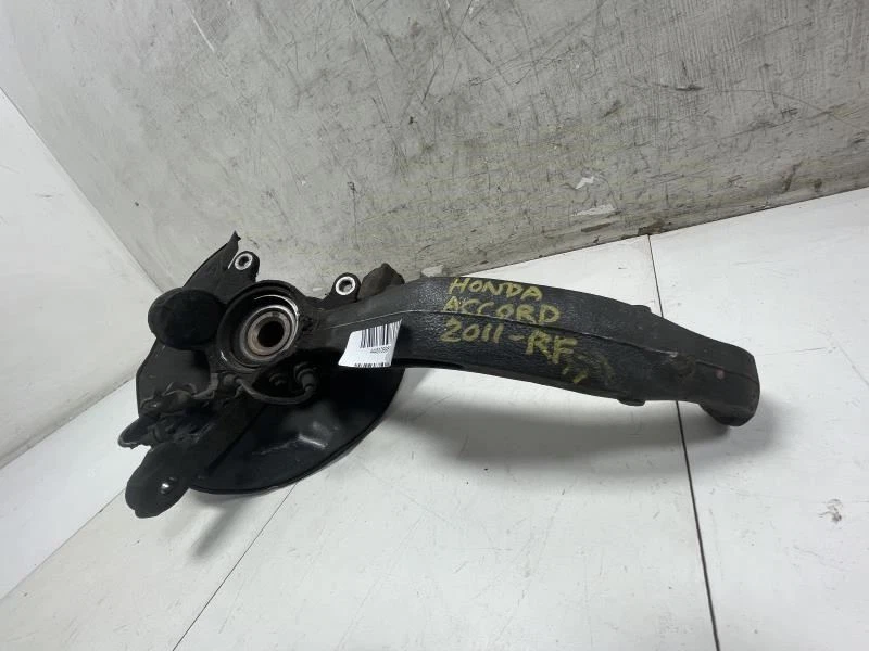 Honda Accord 2011 sedán LX husillo delantero derecho nudillo cubo de rueda OEM+ Foto 3 de 4