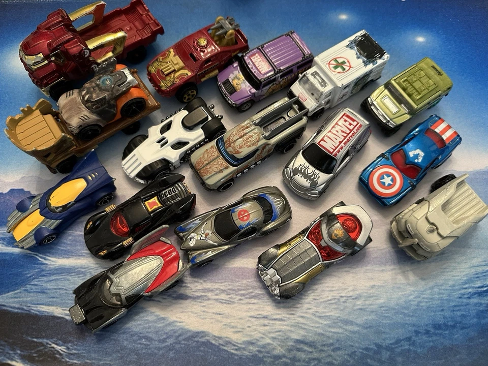 Lot Hot Wheels Marvel DC Comics Diecast Batman Superman Wolverine Hulk Groot Cap - Image 3 of 4