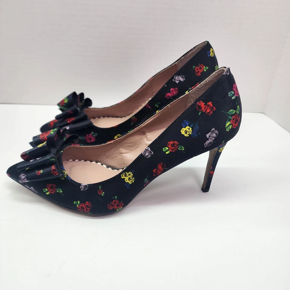 BETSEY JOHNSON Bret Pointy Toe Heel Womens 11 Black Rose Floral Print Bow Pump - Image 3 of 4