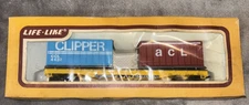 Life-Like HO Scale Flat Car with 2 Containers B442 - Free Ship