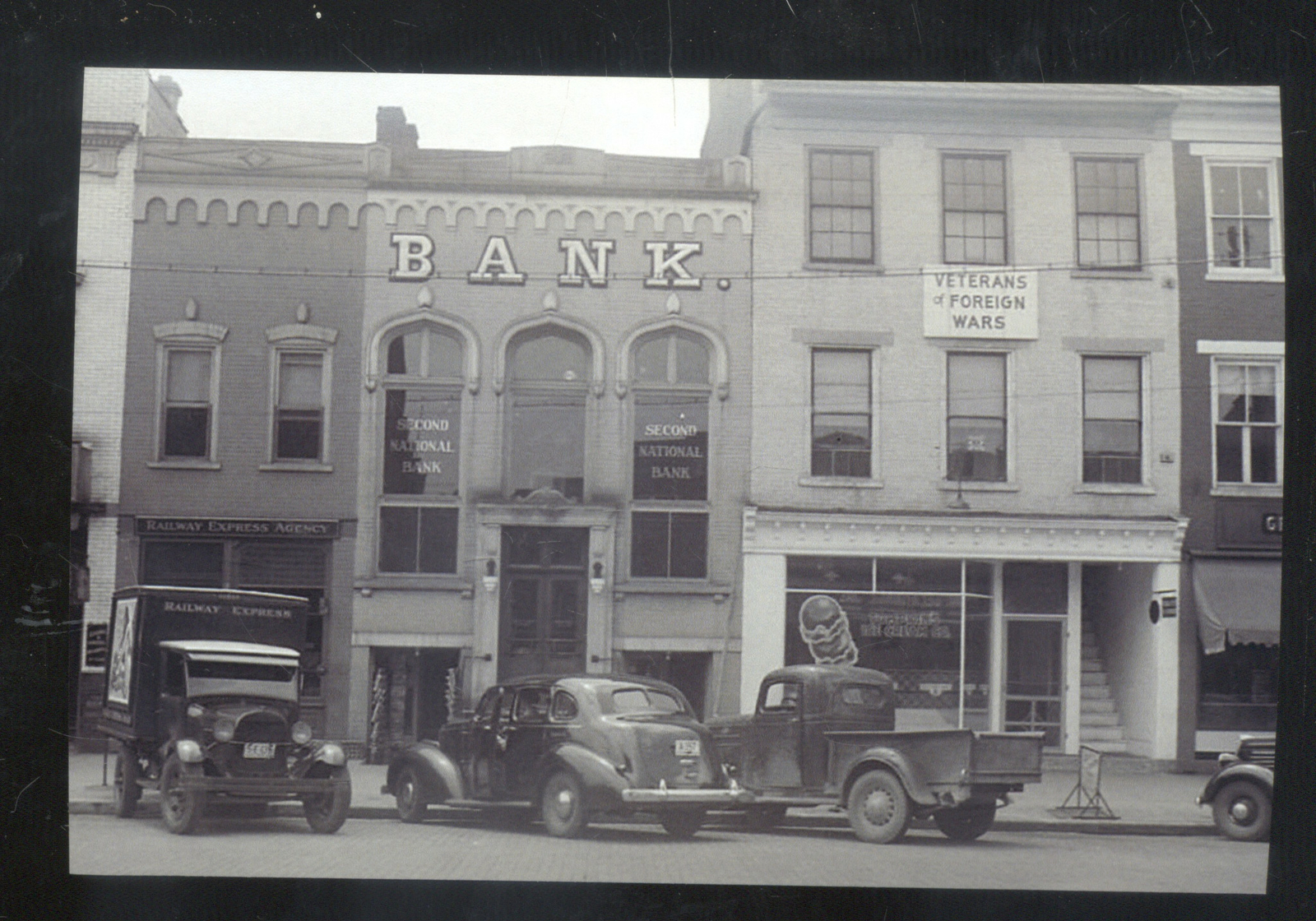 REAL PHOTO CIRCLEVILLE OHIO DOWNTOWN STREET SCENE OLD CARS POSTCARD