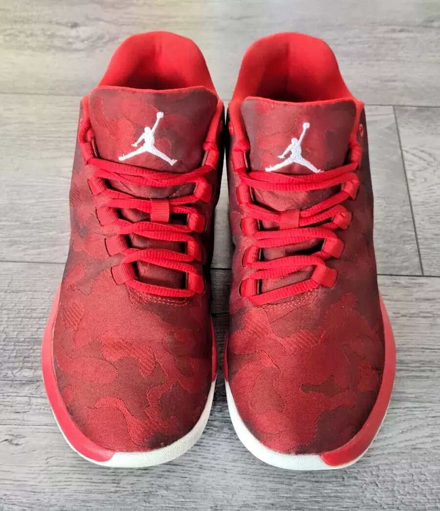 Jordan shoes top red color