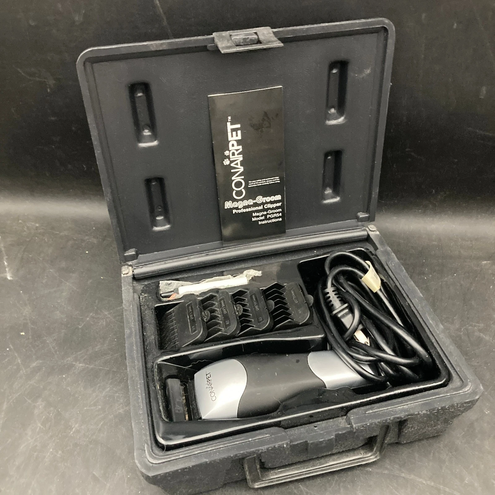 Conair Pet Magna-Groom PGR54 Professional Pet Clippers w/Manual and Case Works