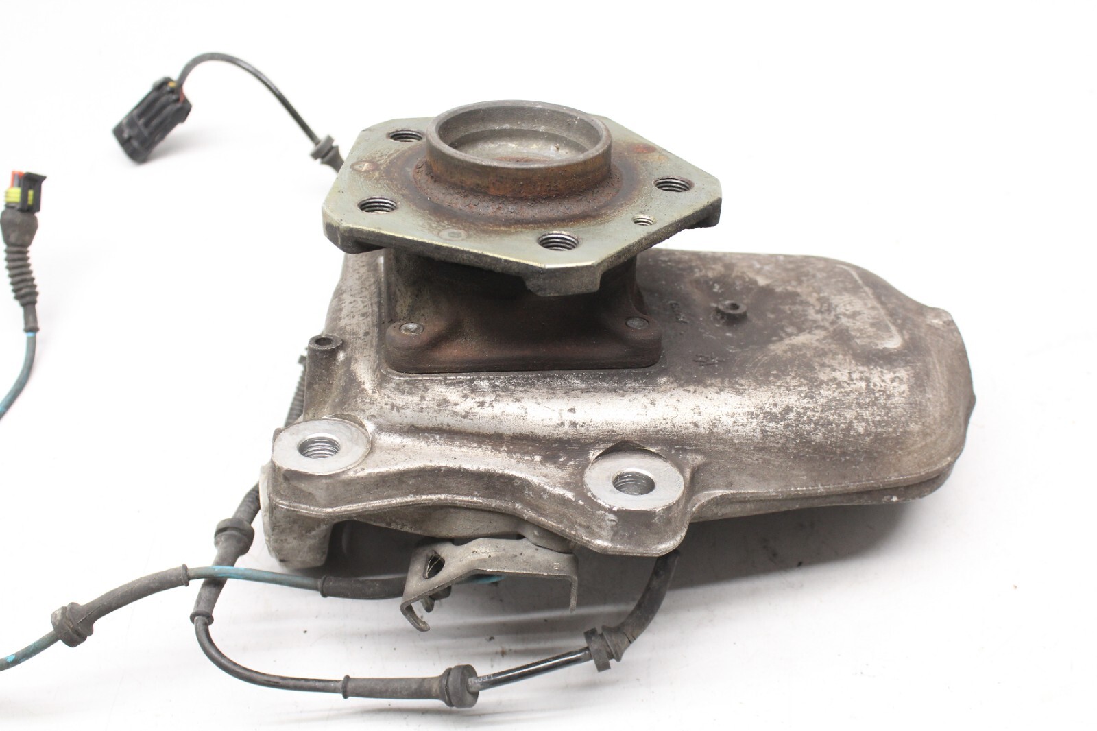 03-11 Maserati Quattroporte S M139 Front Right Side Spindle Knuckle Hub OEM 
