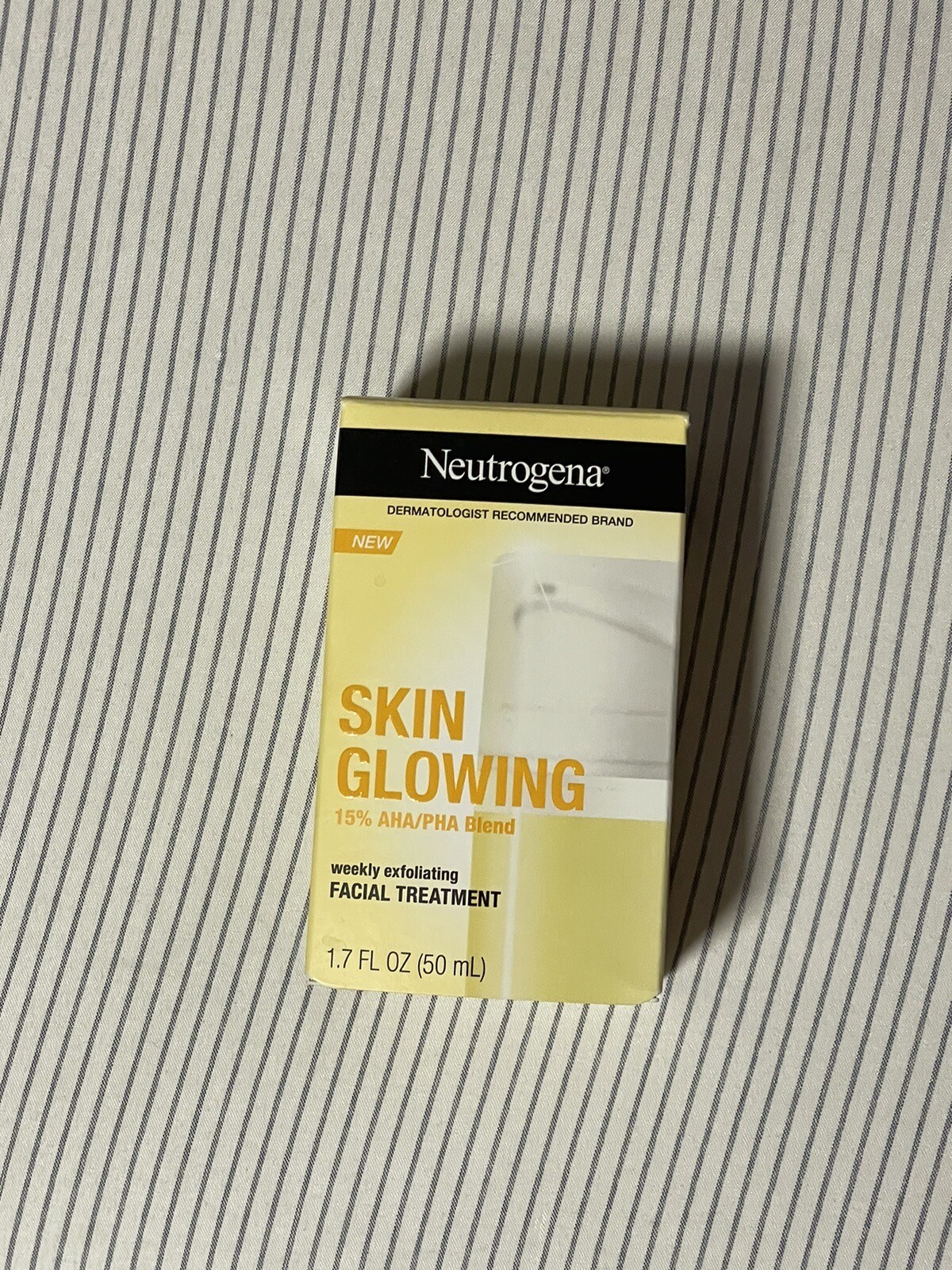 Neutrogena Skin Glowing AHA/PHA Weekly Exfoliating Facial Treatment 1