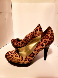 guess leopard pumps