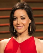 A Aubrey Plaza Wearing Short Hair 8x10 Photo Print