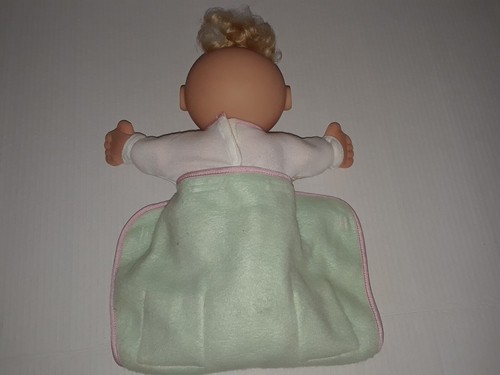 1995 Baby Cabbage Patch Bambola Capelli Biondi Coperta Fascia Occhi Verdi Mattel - Foto 3 di 10
