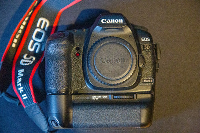 Canon EOS 5D Mark II Body + Batteriegriff BG-E6