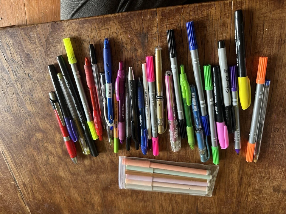 Used Art/Colouring Supplies - image 2 of 4