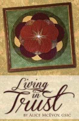 Alice McEvoy Living in Trust (Taschenbuch)