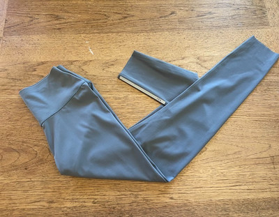 Victoria's Secret Gray VSX Logo MEDIUM VSX Sport Elevate Reflect Legging NEW