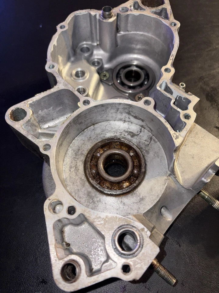 Yamaha YZ125 1999 2000 OEM MOTOR IZQUIERDO DERECHO CÁRTER CÁRTER CÁRTER BLOQUE Foto 2 de 4